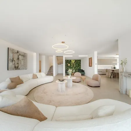 Panoramic-view Villa, 5 En-suites, Pool, Sleeps 10