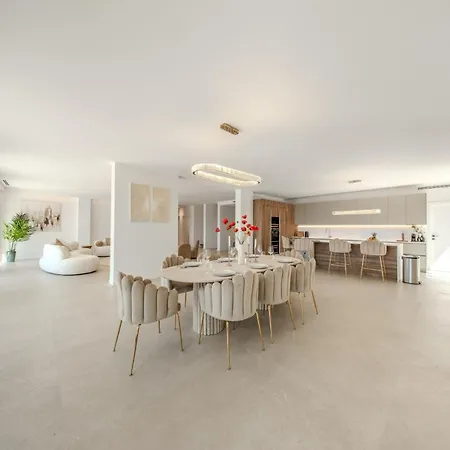 Villa Panoramic-view Villa, 5 En-suites, Pool, Sleeps 10 *