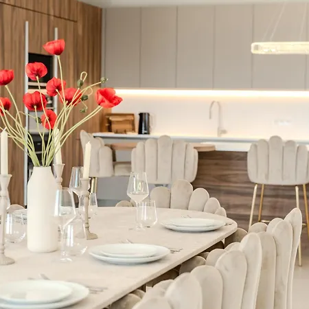 Willa Panoramic-view Villa, 5 En-suites, Pool, Sleeps 10 Nicea