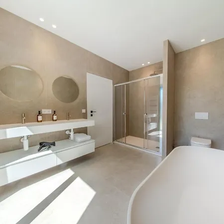 Willa Panoramic-view Villa, 5 En-suites, Pool, Sleeps 10 *