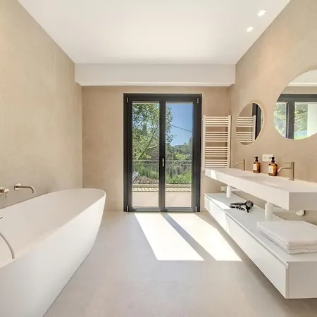 Villa Panoramic-view Villa, 5 En-suites, Pool, Sleeps 10