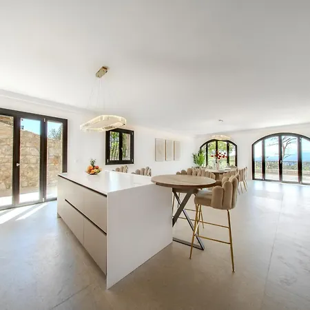 Panoramic-view Villa, 5 En-suites, Pool, Sleeps 10 Willa *