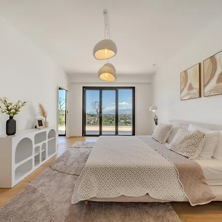 Panoramic-view Villa, 5 En-suites, Pool, Sleeps 10 * Nicea