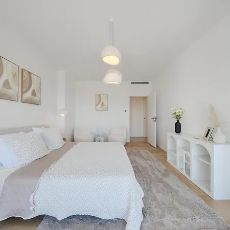 Villa Panoramic-view Villa, 5 En-suites, Pool, Sleeps 10 Nice