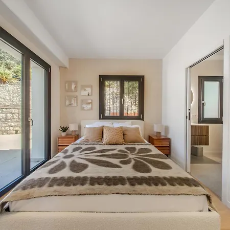 Villa Panoramic-view Villa, 5 En-suites, Pool, Sleeps 10 *