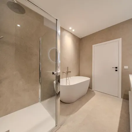 Panoramic-view Villa, 5 En-suites, Pool, Sleeps 10 Nicea